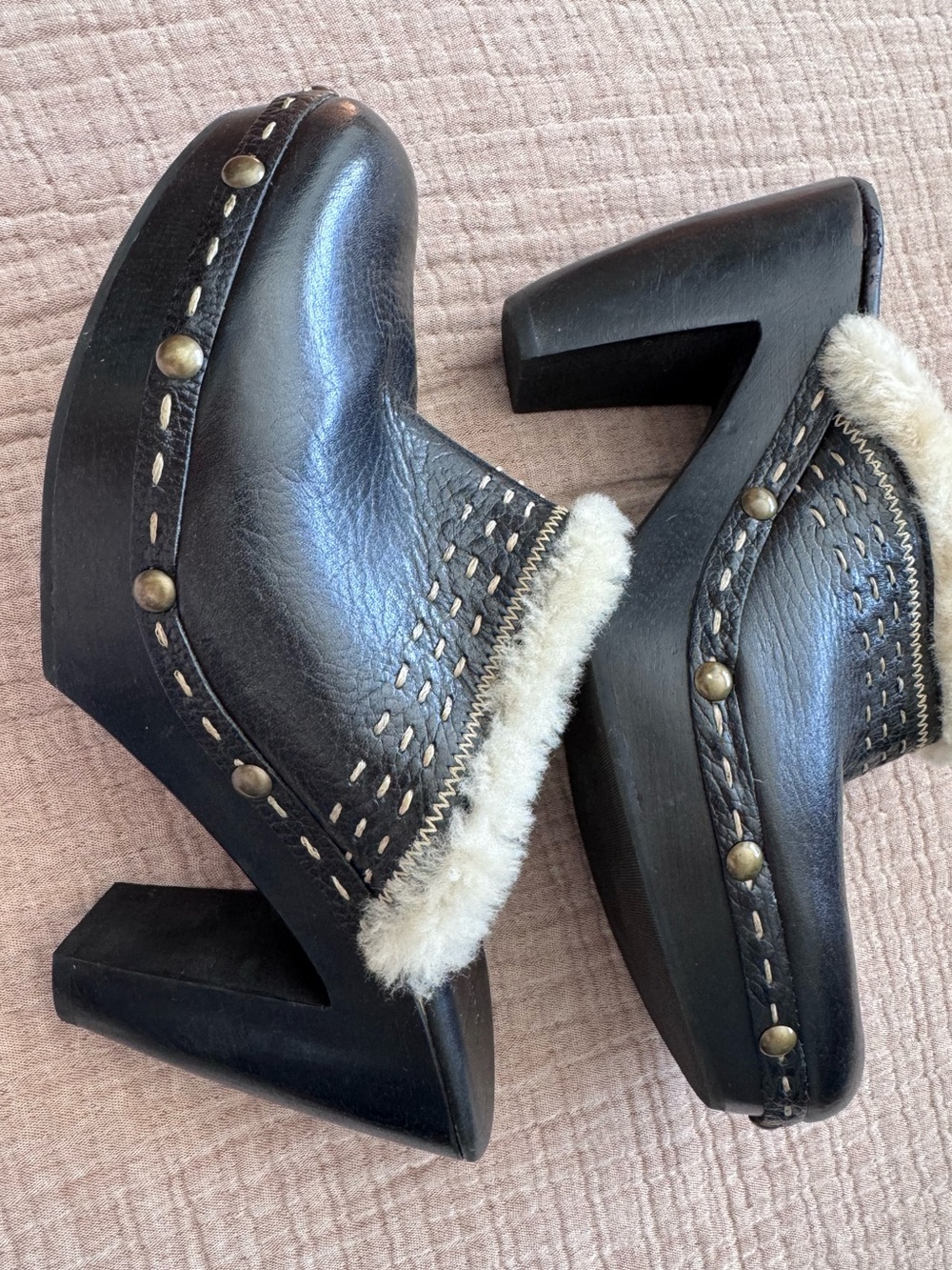 Nine west sherpa & leather studded heeled wooden clogs